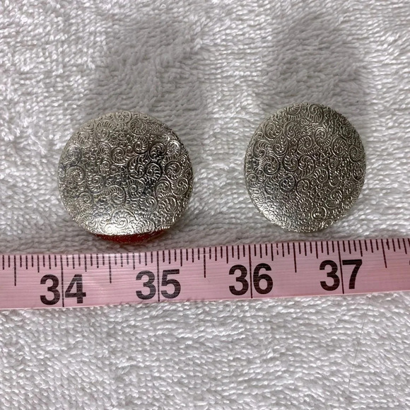 Vintage Textured Silver Tone Round  Metal Clip On Earrings - Picture 8 of 8
